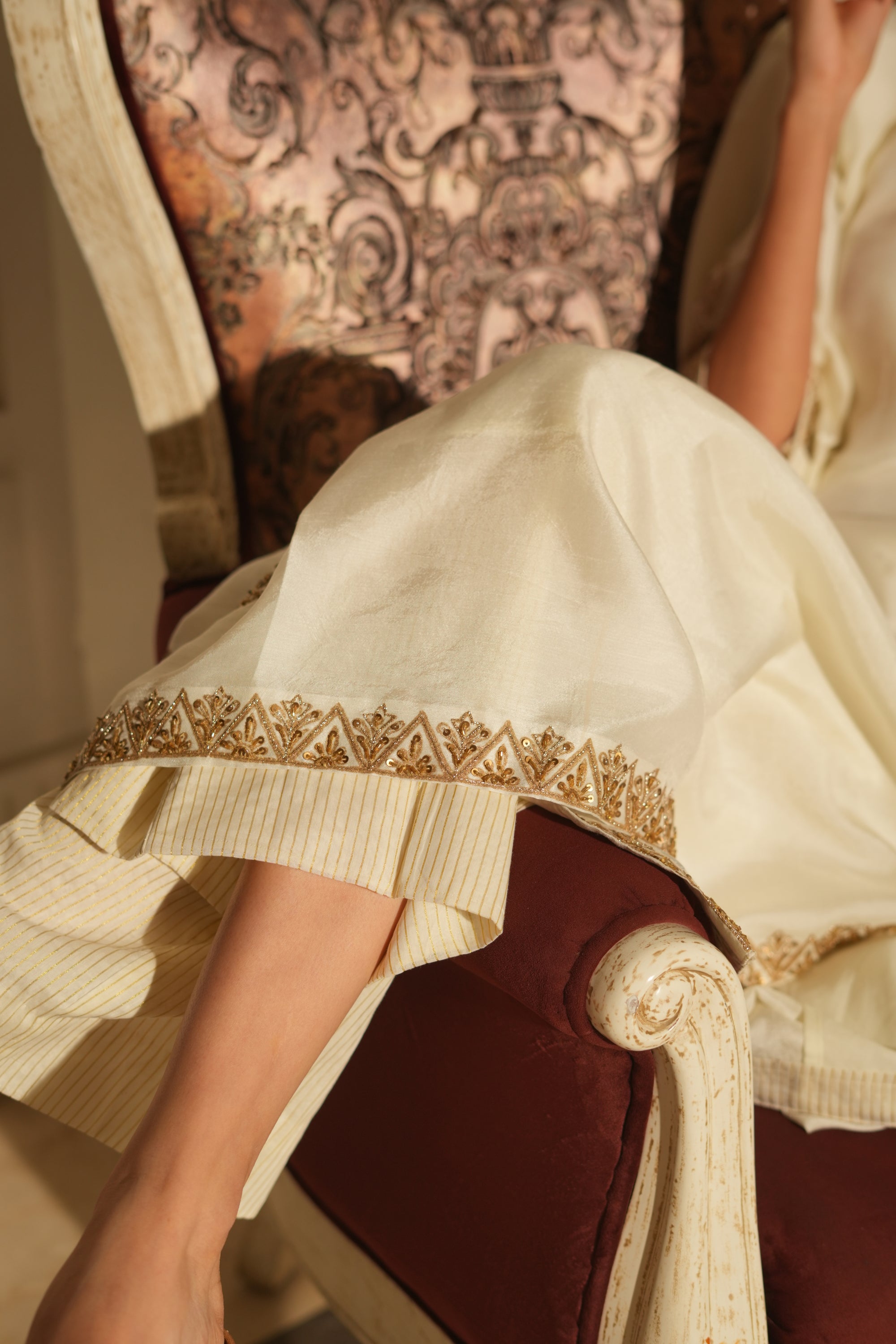 IVORY GOLD EMBROIDERED KURTA SET