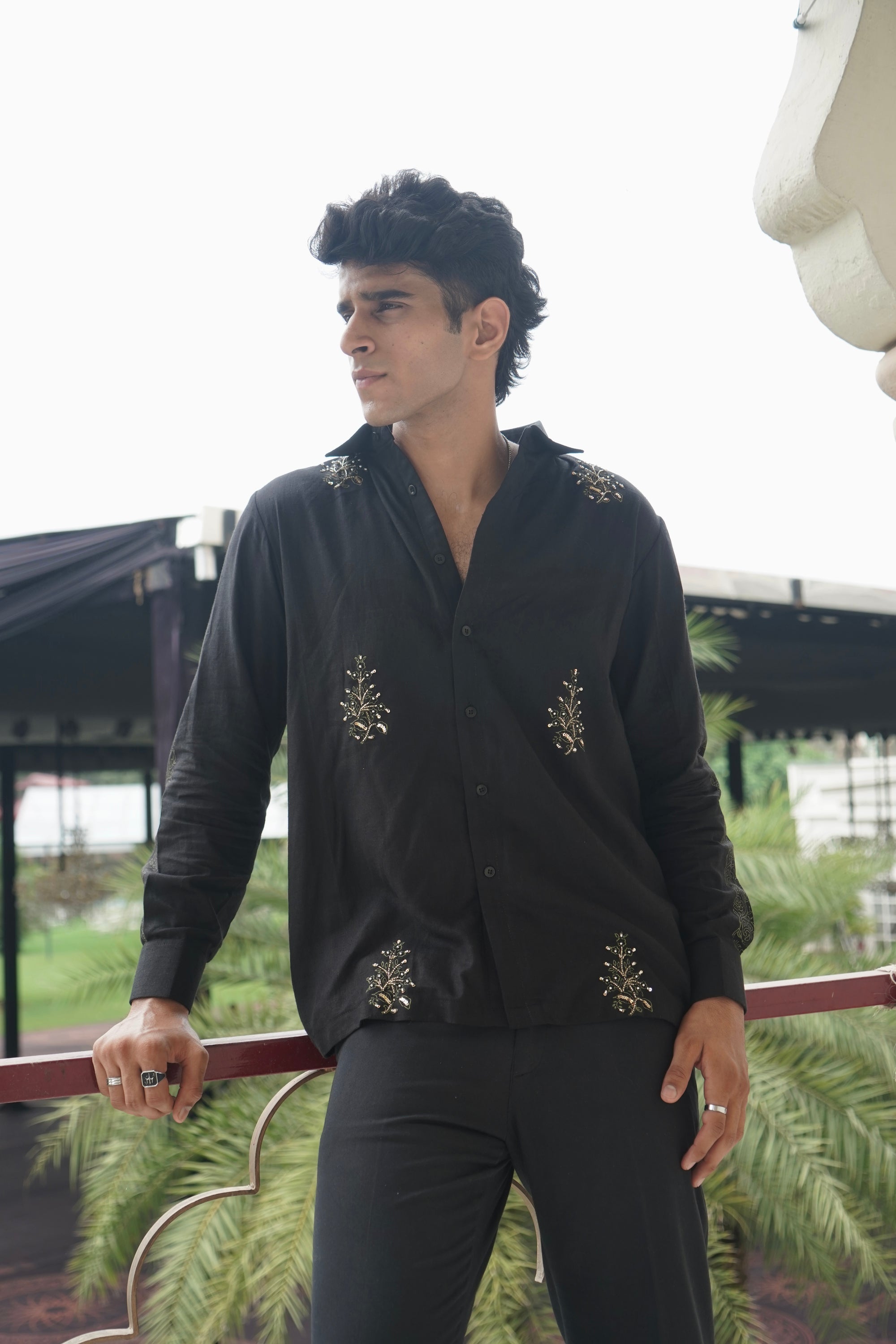 BLACK DAISY SHIRT