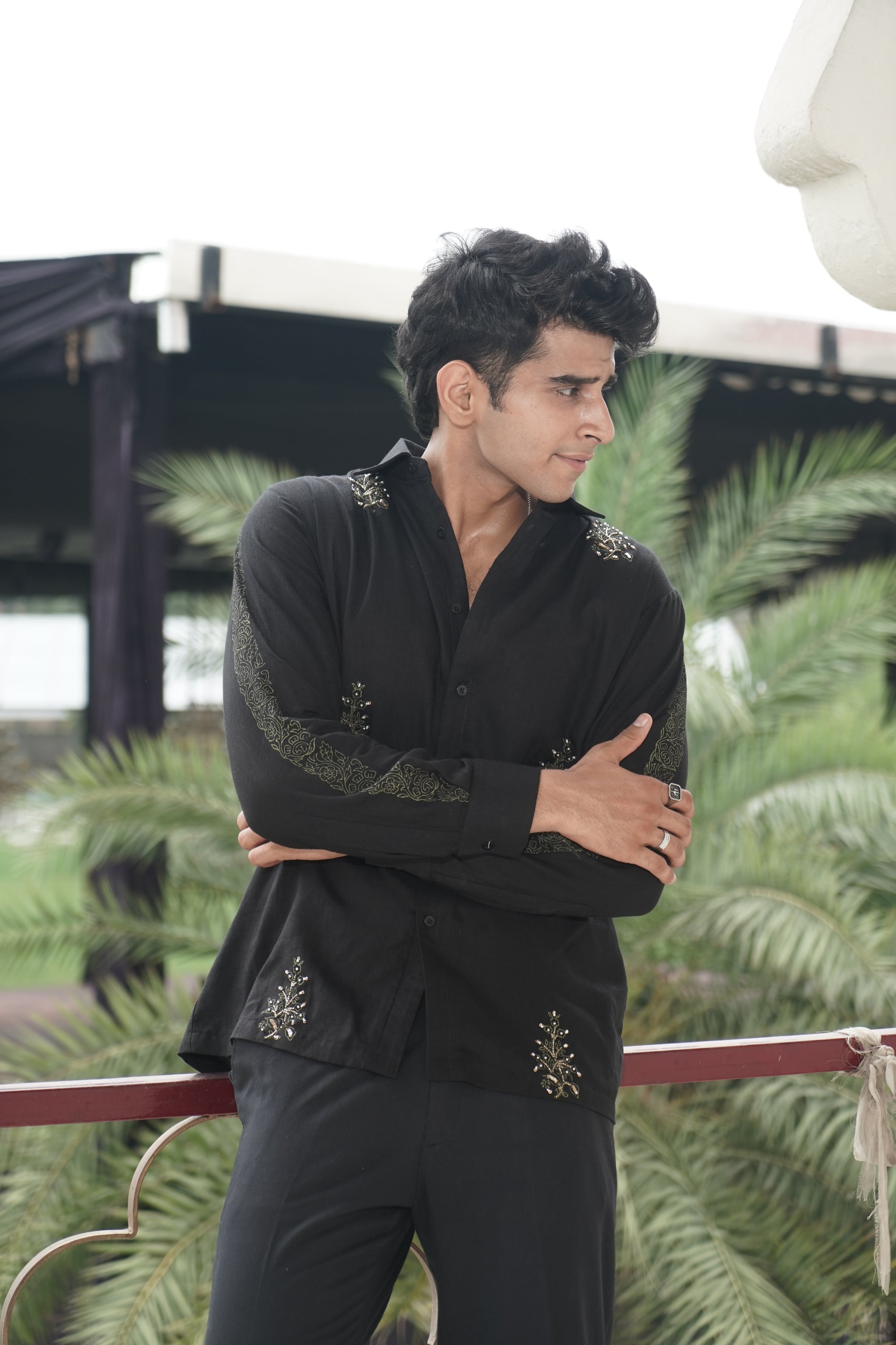 BLACK DAISY SHIRT