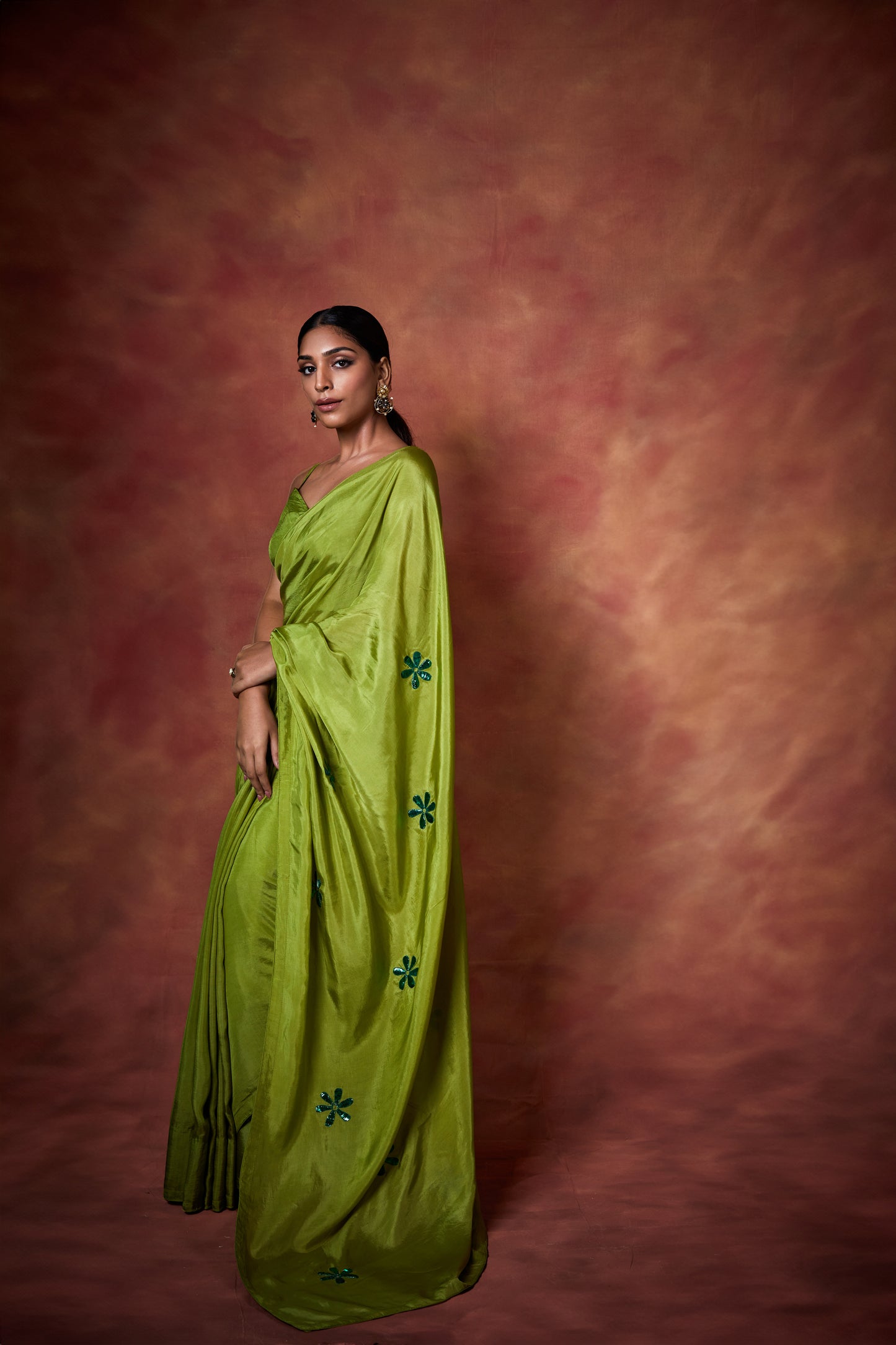 IN THE MEADOW SAREE